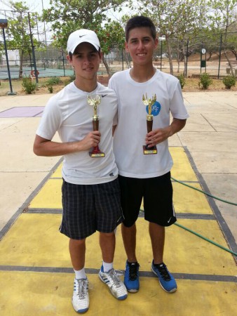 Campeones Dobles III G4 categoría 18 años. 